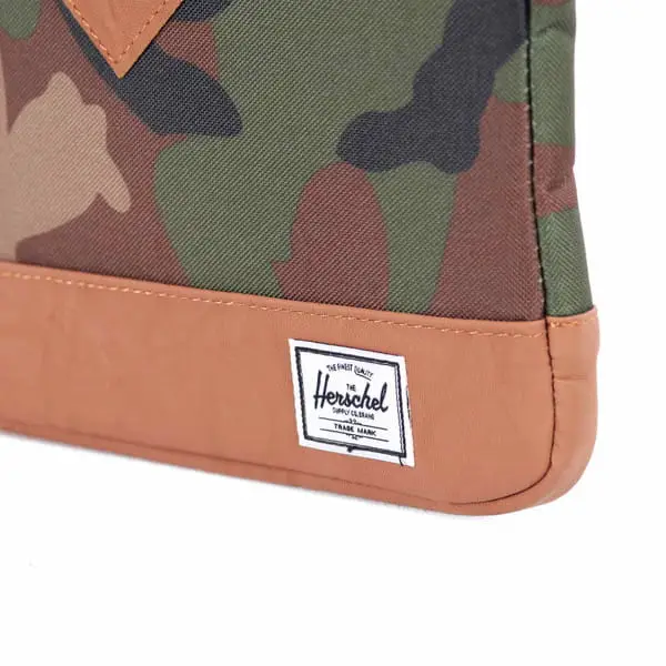 Futerał Herschel Heritage Sleeve dla Macbook 11" Camo